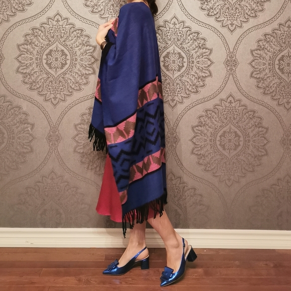NWOT made in turkey poncho cape wrap shawl - Picture 1 of 8